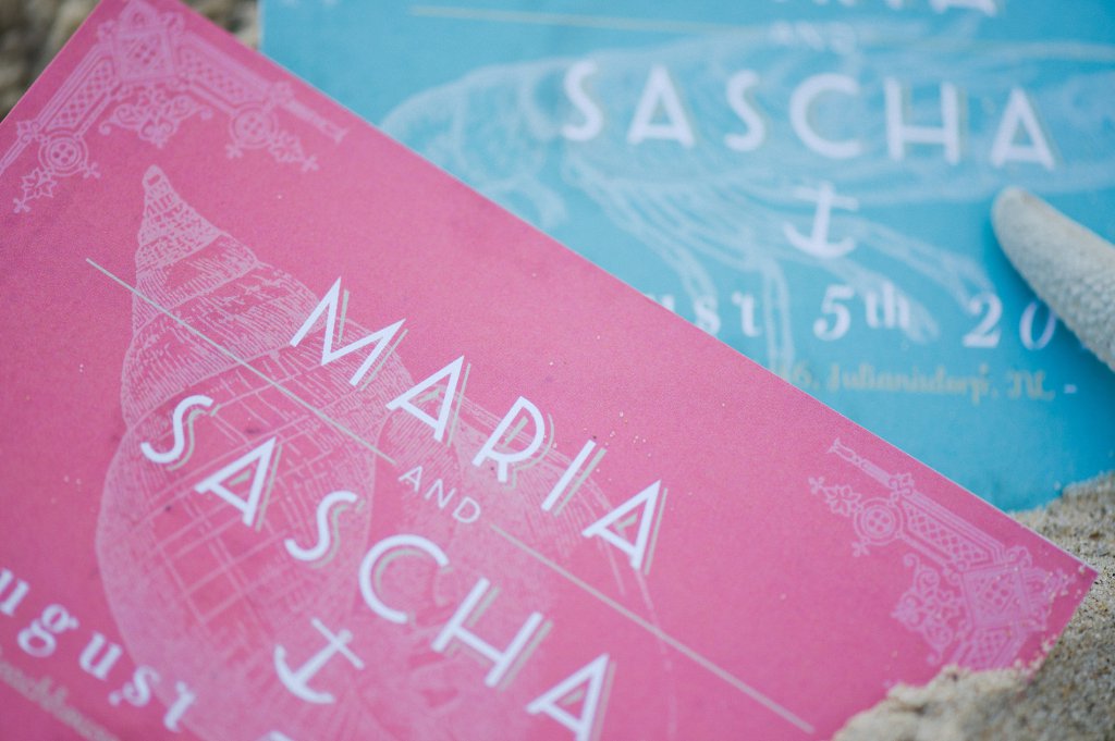 Photo Hochzeitspapeterie im Postkartenstil, in pastelligem Aqua und Koralle